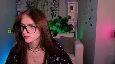 Snapshot of naomi_perl chatting on June 21, 2026, 9:12 am Naomi online show from June 21, 2026, 9:12 am