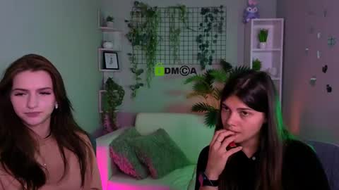 Snapshot of naomi_perl chatting on June 23, 2026, 9:51 am Naomi online show from June 23, 2026, 9:51 am