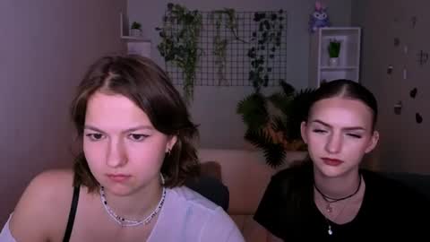 Snapshot of naomi_perl chatting on June 25, 2026, 9:25 am Naomi online show from June 25, 2026, 9:25 am