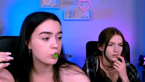 Snapshot of naomi_perl chatting on July 6, 2026, 9:50 am Naomi online show from July 6, 2026, 9:50 am