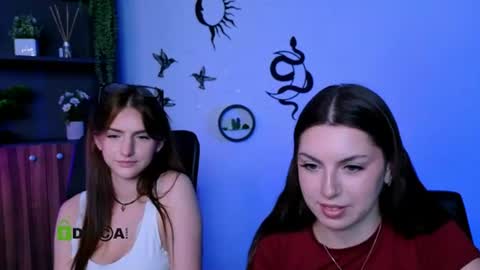 Snapshot of naomi_perl chatting on July 17, 2026, 9:27 am Naomi online show from July 17, 2026, 9:27 am
