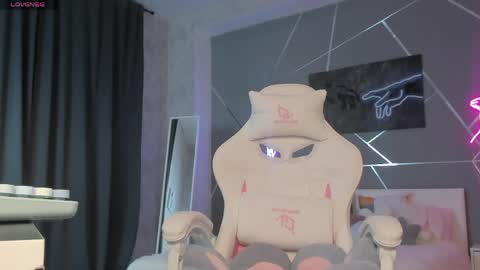 naomi_reiss online show from April 23, 2026, 1:40 am