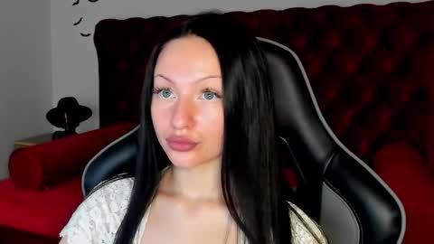 Naomi online show from November 12, 2025, 5:30 am