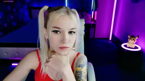 Snapshot of naomihita chatting on June 1, 2026, 10:06 am naomihita online show from June 1, 2026, 10:06 am