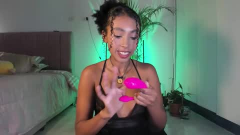 Naomii online show from November 12, 2025, 1:17 am