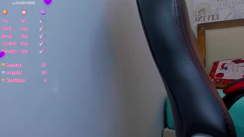 Naomi  online show from December 17, 2024, 3:17 pm