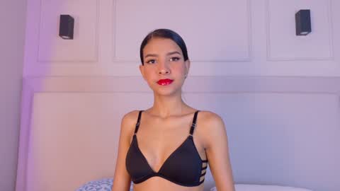 Naomi Klarc online show from January 3, 2025, 12:52 pm