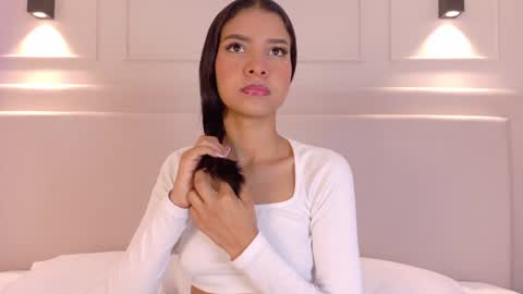 Naomi Klarc online show from January 4, 2025, 1:21 pm