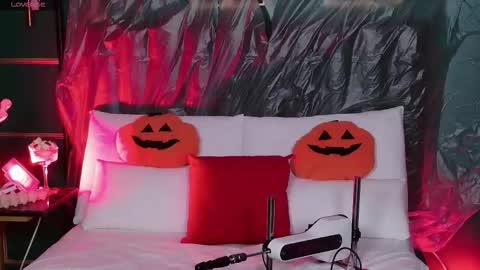 Naomi online show from October 27, 2025, 5:44 am