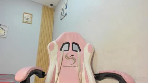 naomis_35 online show from March 6, 2026, 7:54 pm