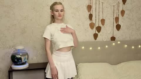 Naomi 3 online show from December 2, 2025, 1:44 am