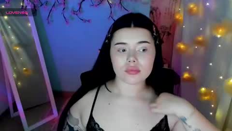 Snapshot of naomivibes chatting on August 3, 2026, 9:04 am Naomi online show from August 3, 2026, 9:04 am