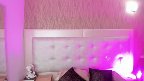 NaomiWhite online show from July 19, 2026, 12:09 pm