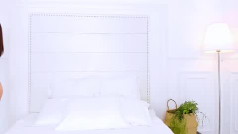 Naomi online show from November 18, 2025, 2:28 am