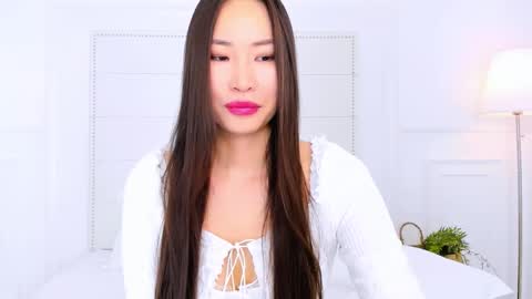 Naomi online show from November 21, 2025, 2:54 am