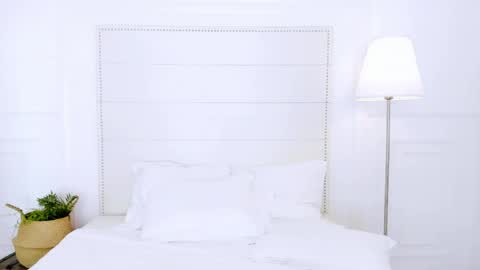 Naomi online show from April 21, 2026, 1:53 am