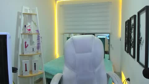 naomy_sex_69 online show from November 4, 2025, 11:04 pm