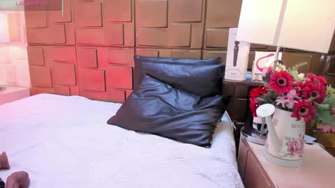 nao online show from September 28, 2025, 1:27 pm