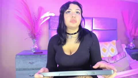 Naomy online show from April 22, 2026, 8:43 pm