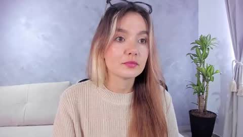 Nashly Fontana online show from March 8, 2026, 4:22 pm