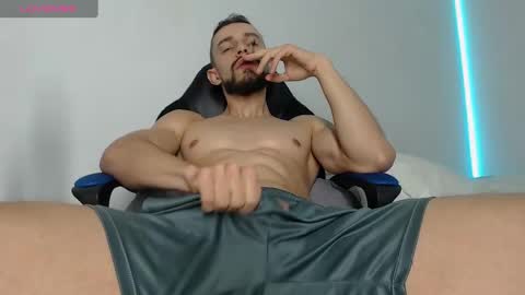 nassh_18 online show from January 28, 2025, 4:18 am