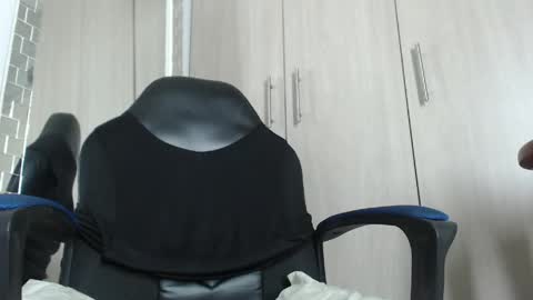 nassh_18 online show from April 21, 2026, 12:23 am