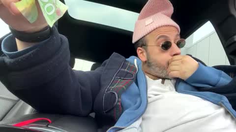 nassobout online show from January 25, 2025, 1:19 pm