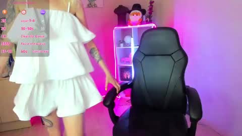Snapshot of nastasya_cute chatting on June 5, 2026, 1:45 am Nastya online show from June 5, 2026, 1:45 am
