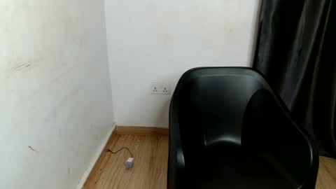 Mila online show from March 5, 2026, 7:54 pm