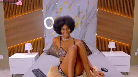 Julieth  online show from November 14, 2025, 8:24 am