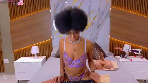 Julieth  online show from November 15, 2025, 8:11 am