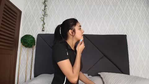 Naty  online show from September 16, 2025, 12:06 pm