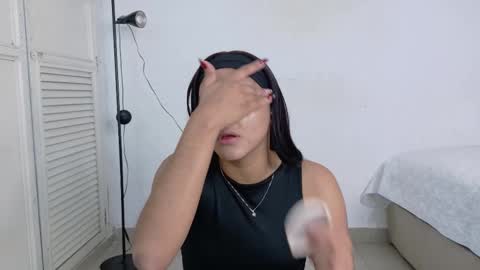 Naty  online show from December 19, 2025, 12:12 pm