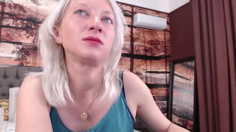 Natalie online show from October 11, 2025, 11:42 am