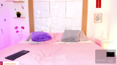 Snapshot of natalie_jaensen chatting on April 24, 2026, 7:49 pm online show from April 24, 2026, 7:49 pm