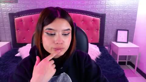 natalie  online show from September 10, 2025, 2:55 am