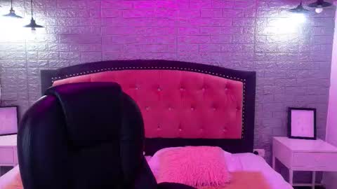 natalie  online show from September 20, 2025, 3:07 am