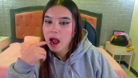 natalie  online show from December 17, 2025, 3:12 am