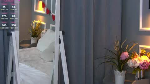 nataliecroft online show from April 23, 2026, 4:03 am