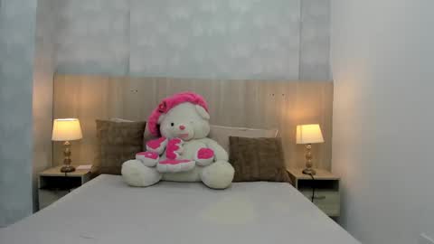 Nataly Calderon online show from March 9, 2025, 3:01 am