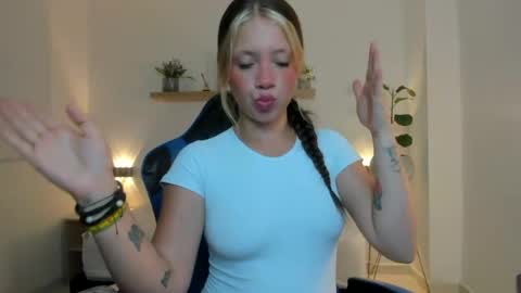 Snapshot of nataly_rodri chatting on May 1, 2026, 1:54 am Nataly online show from May 1, 2026, 1:54 am