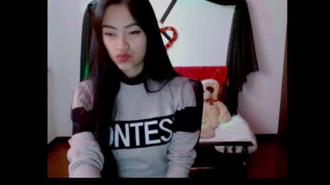 Nataly Escobar online show from March 3, 2025, 12:05 pm