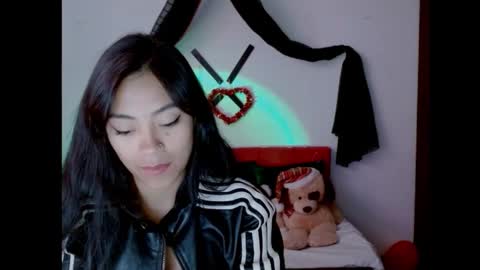 Nataly Escobar online show from March 12, 2025, 12:04 pm