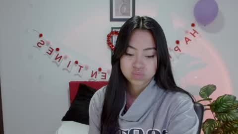 Nataly Escobar online show from September 18, 2025, 12:18 pm