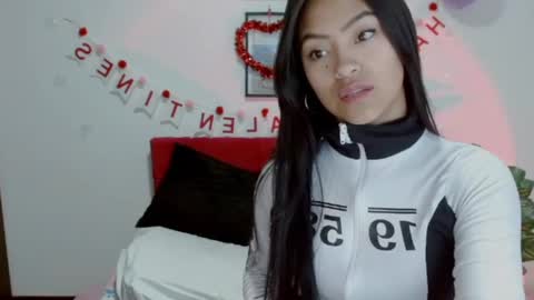 Nataly Escobar online show from September 19, 2025, 12:28 pm