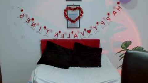 Nataly Escobar online show from September 22, 2025, 12:18 pm