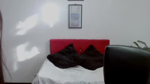 Nataly Escobar online show from January 7, 2026, 12:40 pm