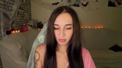 Nataly online show from October 17, 2025, 7:05 pm