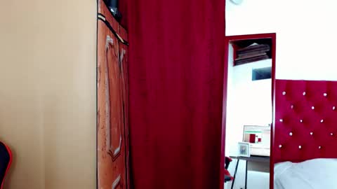 natasha__magics online show from October 30, 2025, 4:47 am