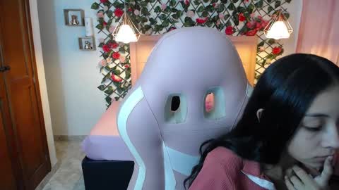 nathaliasweet_1_ online show from January 7, 2025, 5:20 pm